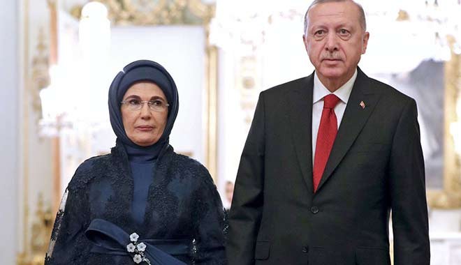 Emine hanım şıklığı! Erdoğan çifti Buckingham Sarayı'ndaki resepsiyona katıldı